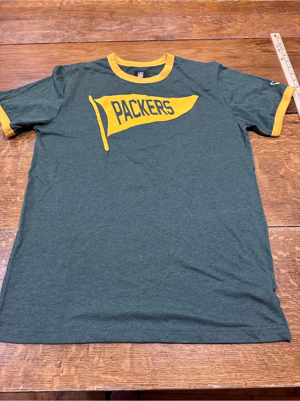 New Era Green and Gold Packers Ringer Tee men’s sz large